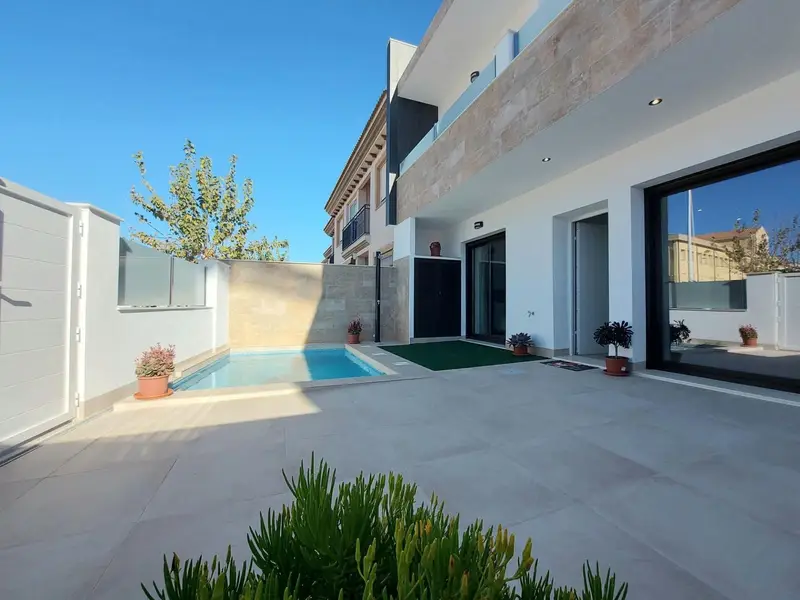 Adosado Moderno en Venta 3 Dormitorios Piscina Privada
