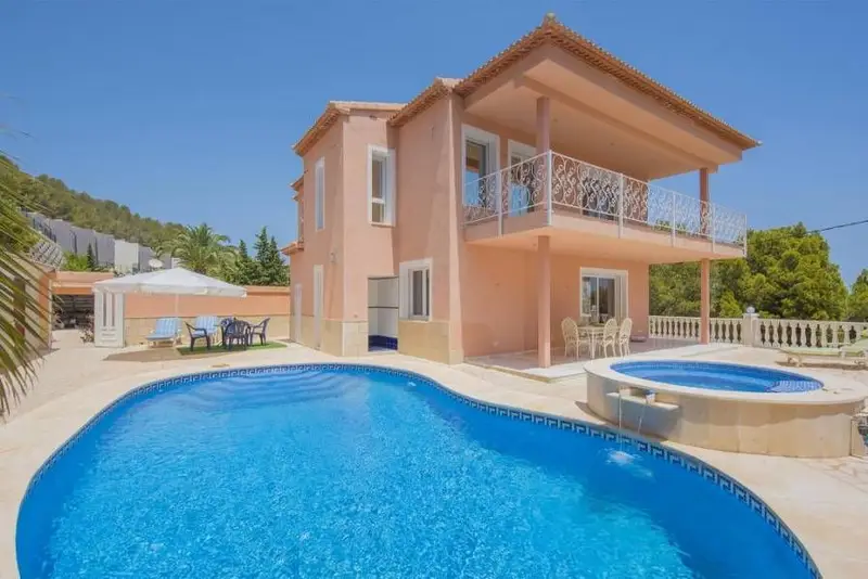 Chalet con Piscina y Vistas en Oltamar Calpe