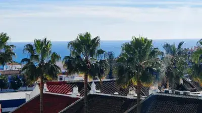 Apartamento en Torremolinos con Vistas al Mar y Montaña