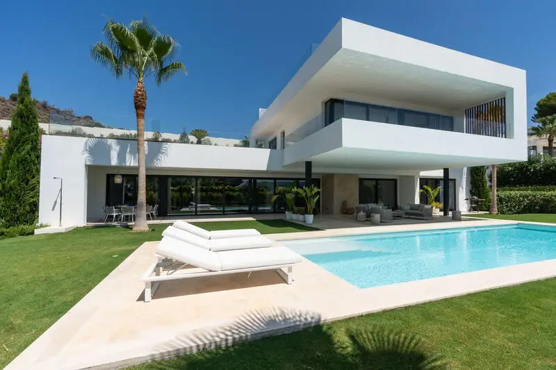Villa Moderna 5 Dormitorios Nueva Andalucía