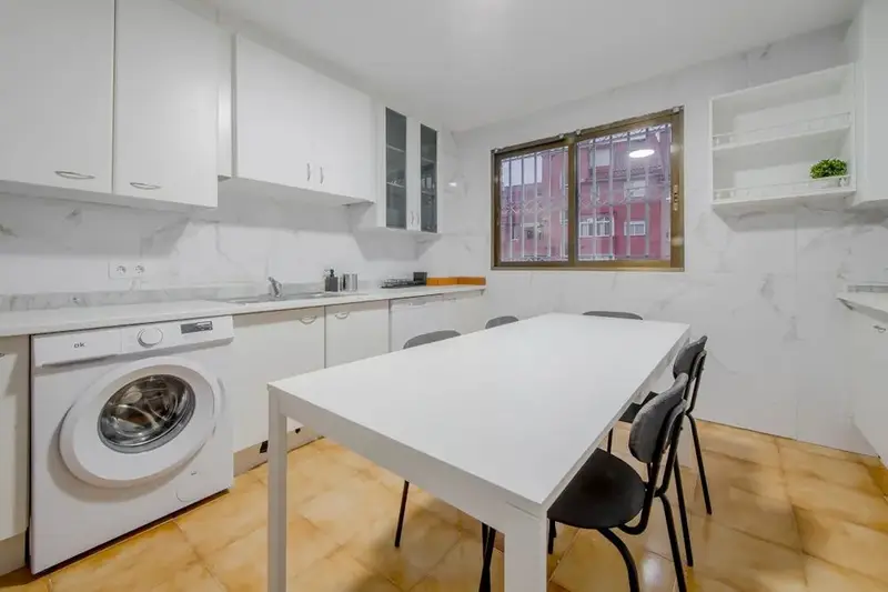 Calle de Ruiz Palacios, Madrid, Community of Madrid 28039