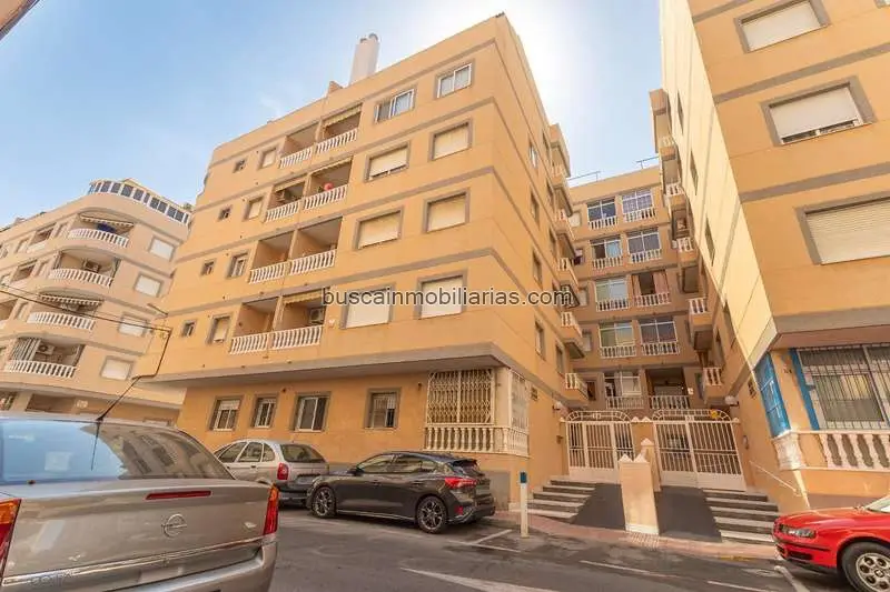 Apartamento en Venta Torrevieja: Vistas al Mar y Playa Cercana