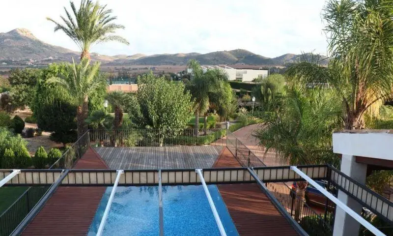 Villa de Lujo en Venta: 4 Cuartos, Piscina, Pista Padel