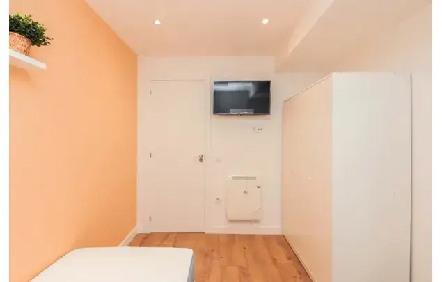 Rent a room of 100 m² in Reus