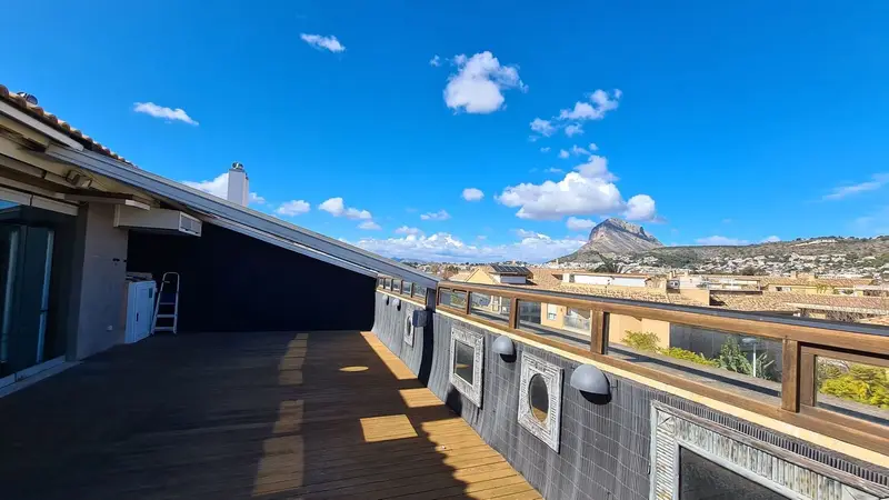 Ático en Jávea con Vistas al Mar y Piscina