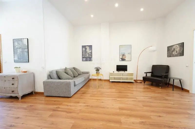 Piso en venta en Cabanyal Valencia: 80m², 2 habitaciones, posibilidad de segunda planta
