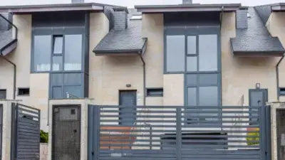 Chalet Adosado en Los Olivos A Coruna