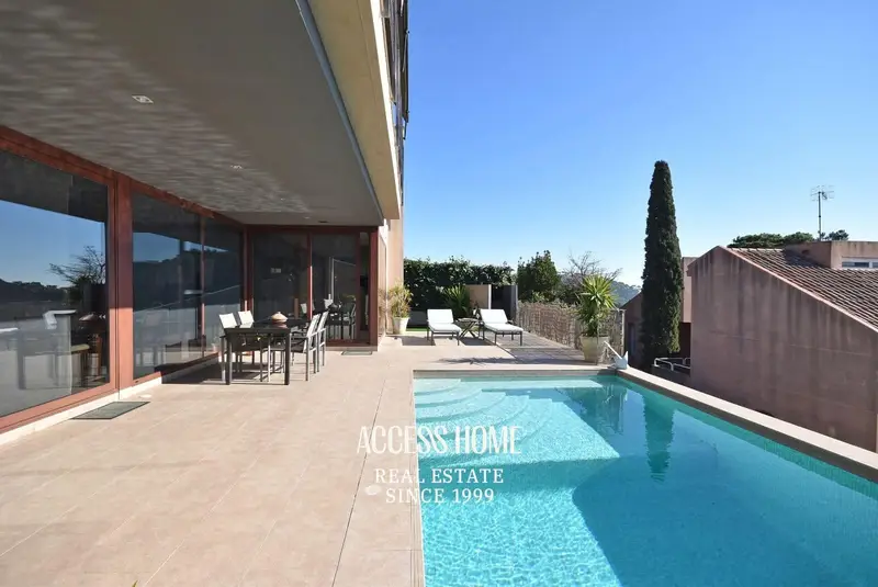 Chalet en Venta en Alella Barcelona 390m2 2 Viviendas Piscina Jardin