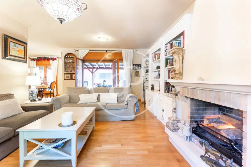 Chalet en Valldoreix con Piscina y Zonas Comunes