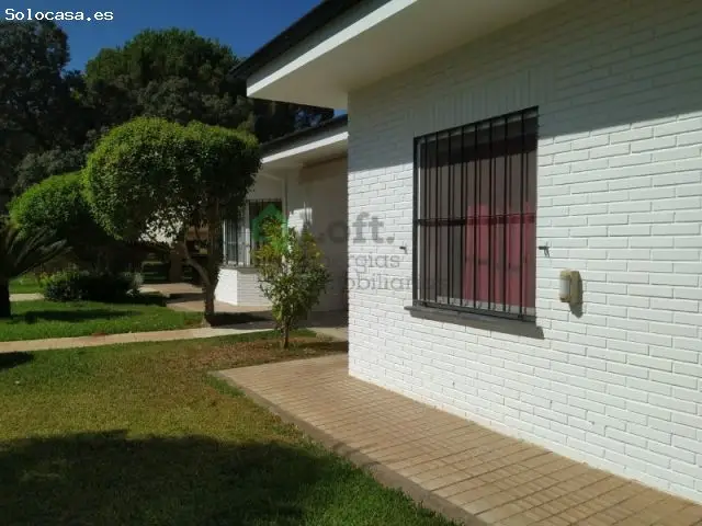 Chalet con Piscina Privada en Carretera de Sevilla