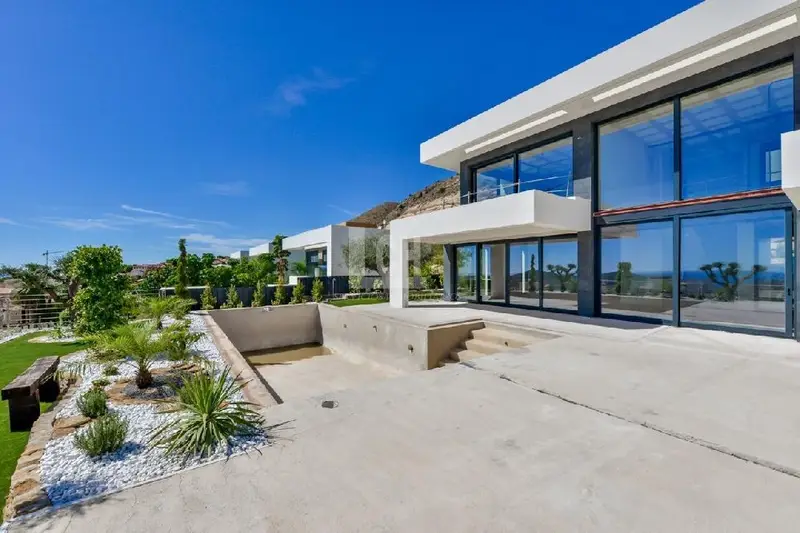 Villa 8 Dormitorios Sierra Cortina Finestrat