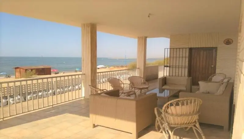 Villa de Lujo en Primera Línea de Playa