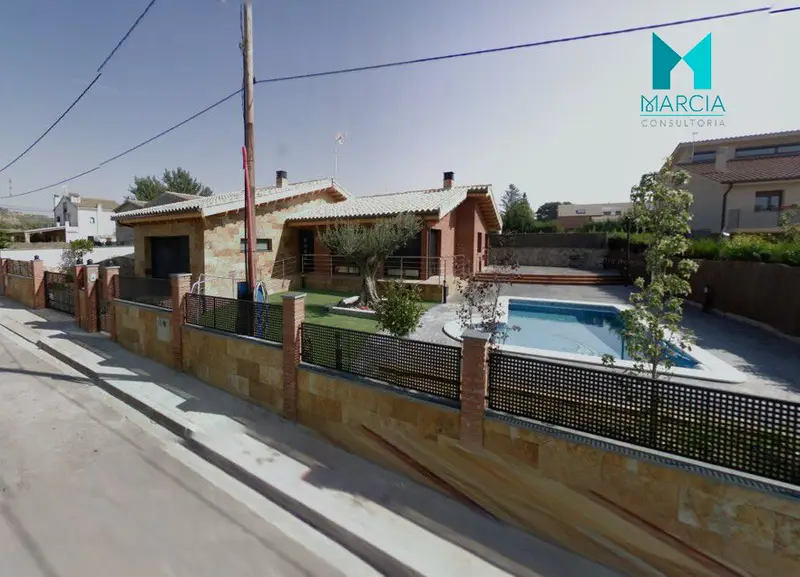Venta Chalet Fonollosa Ocupado 180m2 Jardin Piscina