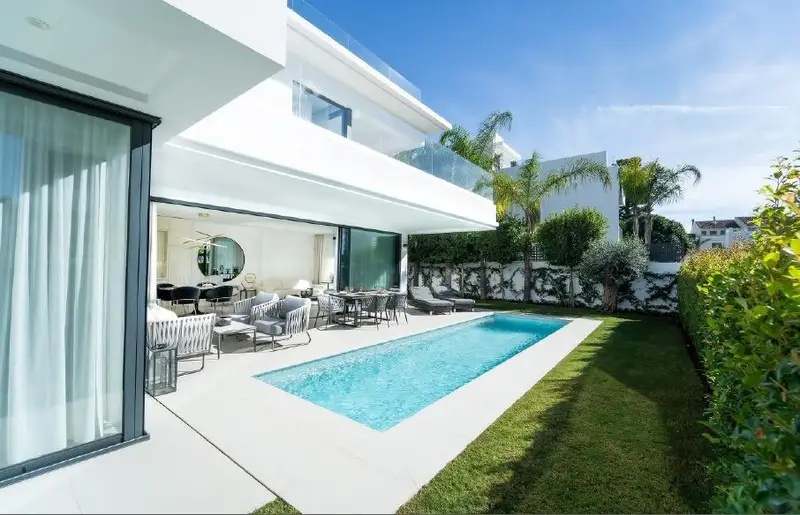 Villa de Lujo en Marbella Milla de Oro - Cerca de la Playa
