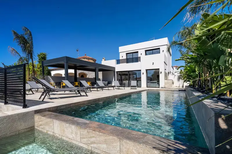 Chalet con Licencia Turistica en Empuriabrava 7 Dormitorios