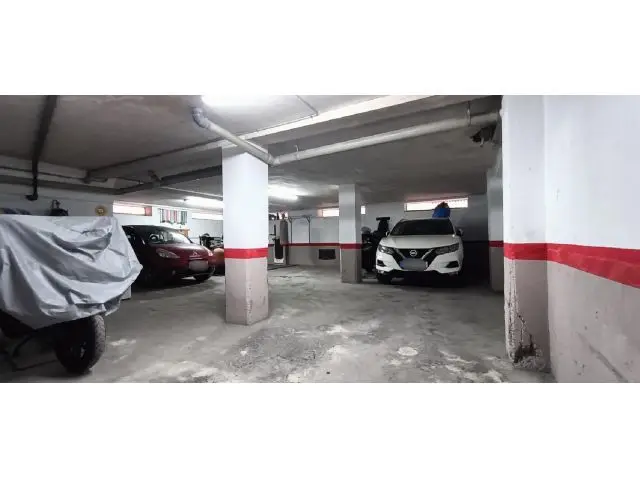 Garaje en Venta Elche 180m2 3 Coches 2 Trasteros