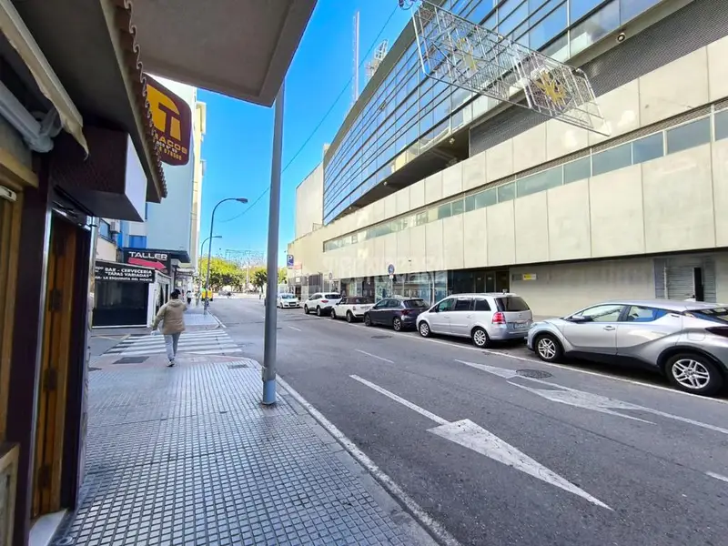 Local Comercial en Venta en Cádiz - Junto Estadio Nuevo Mirandilla