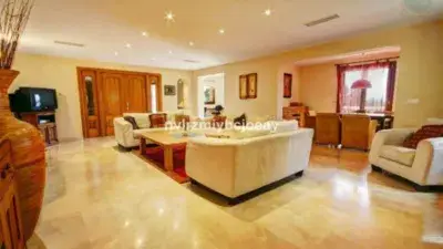 Chalet en Venta Benalmádena: Lujo y Espacio