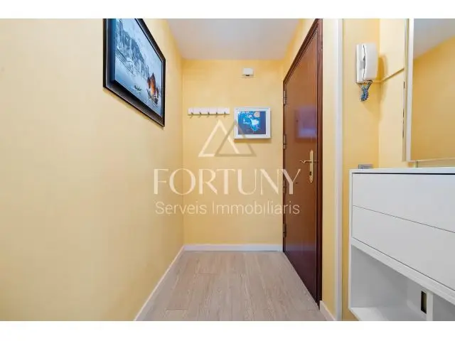 Piso en Zona Ponent Reus con Piscina Parking y Pista Tenis
