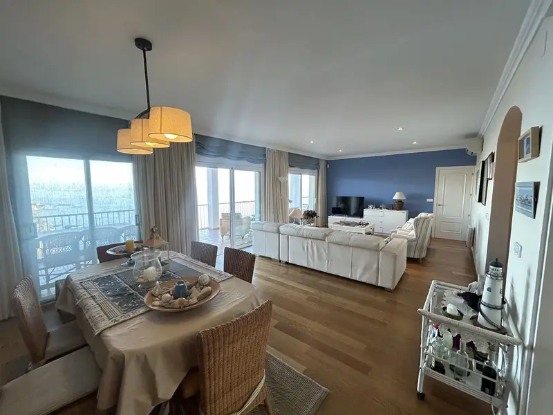 Chalet en Llançà con Vistas al Mar y Piscina