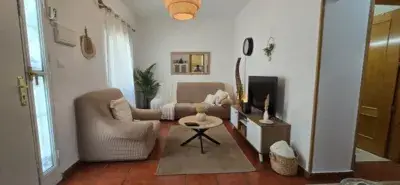 Casa en venta en Torremolinos centro: 3 dormitorios, 2 terrazas y posibilidad de ampliaci
ón