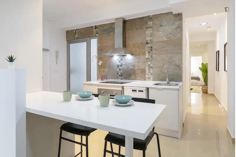 Coliving Alicante: Habitaciones Amuebladas con Facturas Incluidas