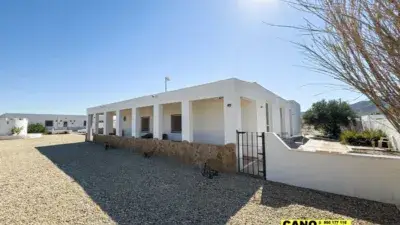 Finca con 2 Viviendas Piscina y Parcela en Tabernas