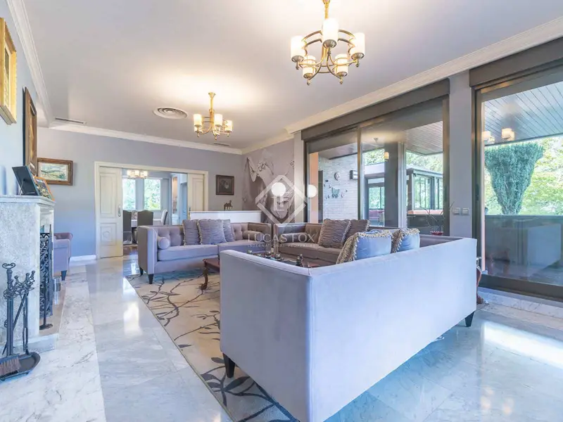 Chalet en venta en Madrid 885m2 7 dormitorios Piscina Jardin