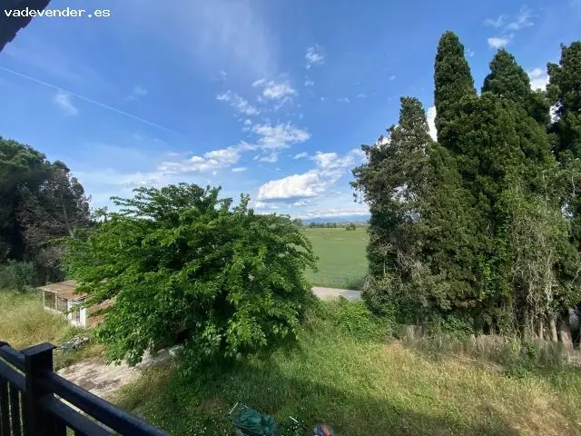 Casa de 950m² en Cabanes con amplios espacios y múltiples comodidades