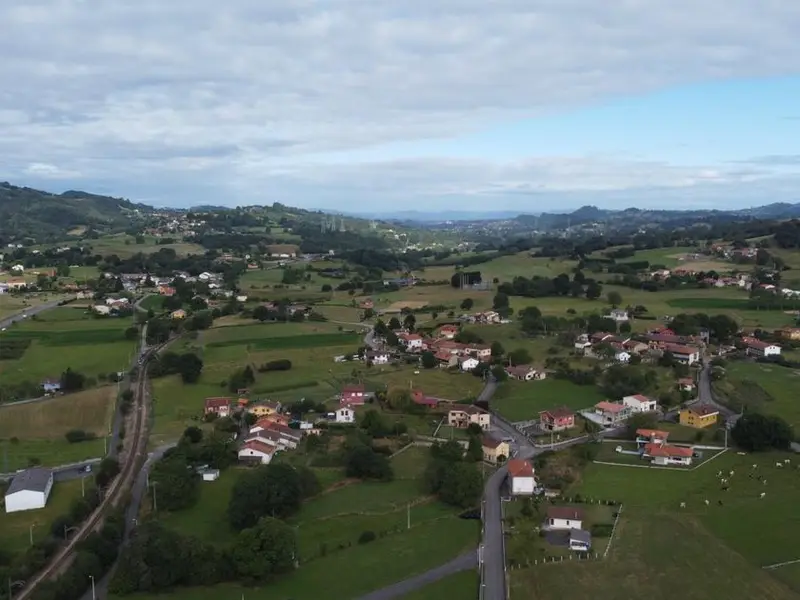 Chalet en Nava Asturias para reformar con terreno rustico y edificable