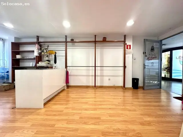 Oficina Junto Ayuntamiento Abogados Asesores Peluqueria