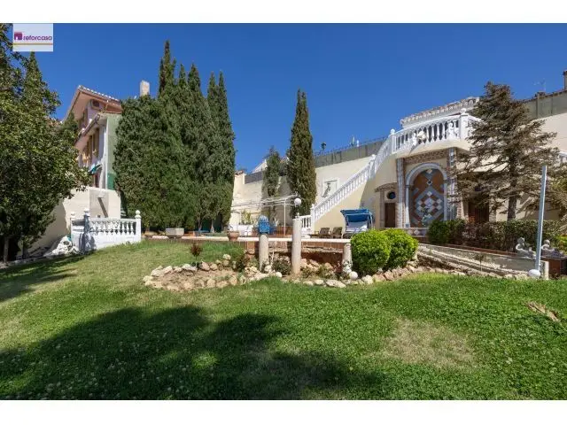Chalet en Venta en Granada con Piscina y Vistas Panoramicas