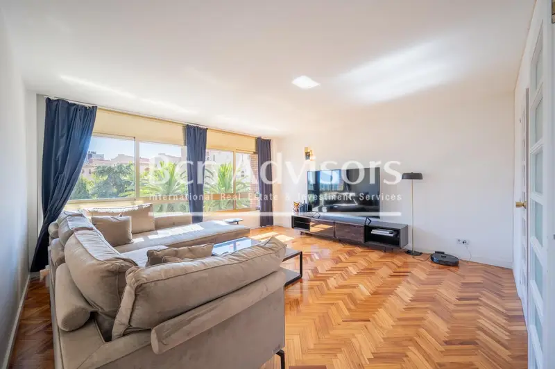 Piso en Pedralbes con Piscina y Parking Opcional