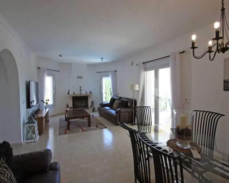 Magnífica Villa con 2 Viviendas Independientes en Orba