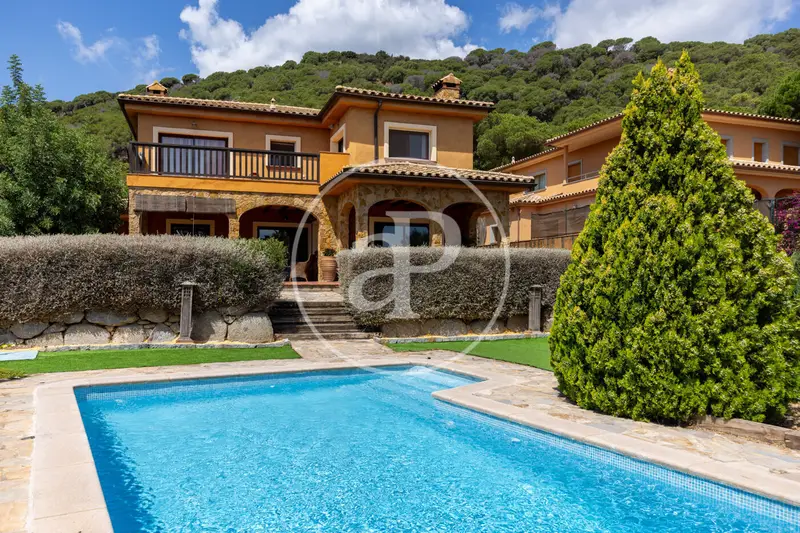 Casa en Venta Argentona Vistas al Mar y Montana