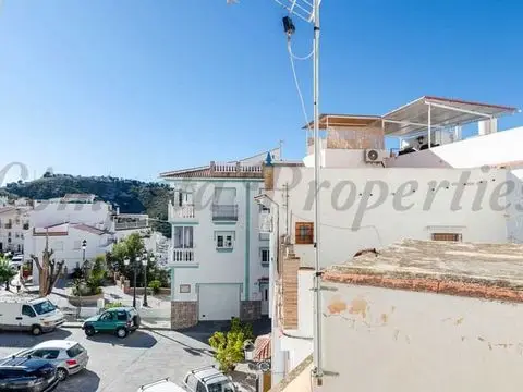 Casa Adosada en Competa 2 Dormitorios Terraza Vistas Plaza