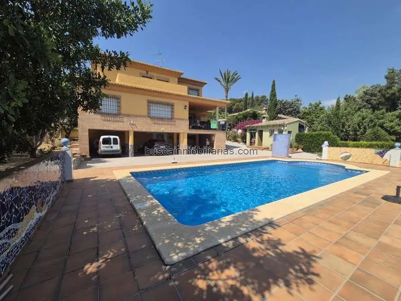 Chalet en Venta en La Pobla de Vallbona 486m2