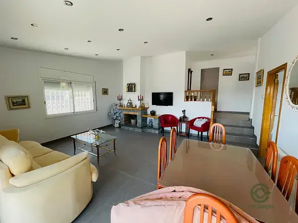 Chalet en Mas Mora cerca de Tordera 161m2 dos viviendas