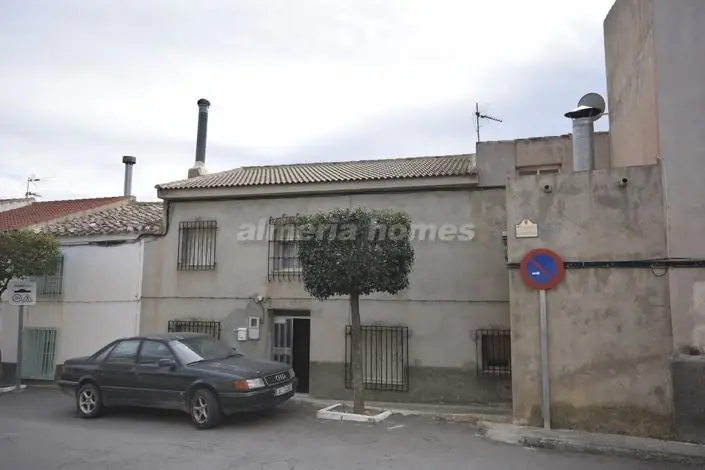 Casa adosada de 7 dormitorios en Oria