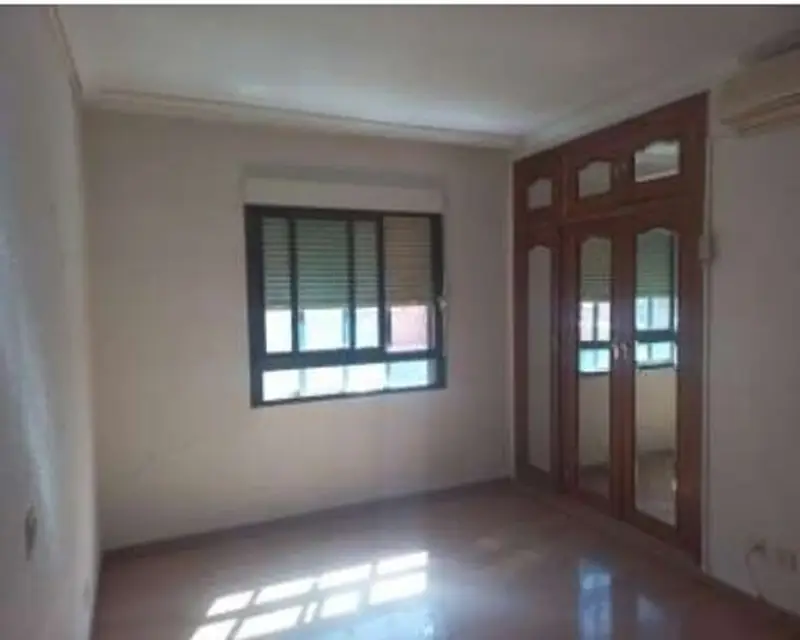 Garaje con 4 habitaciones y 2 baños en Talavera de la Reina
