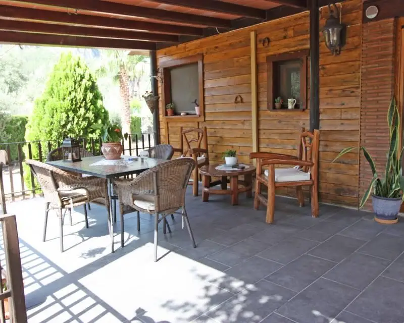 Casa de Madera con Establos y Piscina cerca de Orba