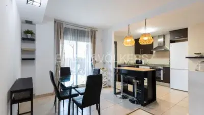 Apartamento en Venta San Jorge 2 Dormitorios Jardin Privado
