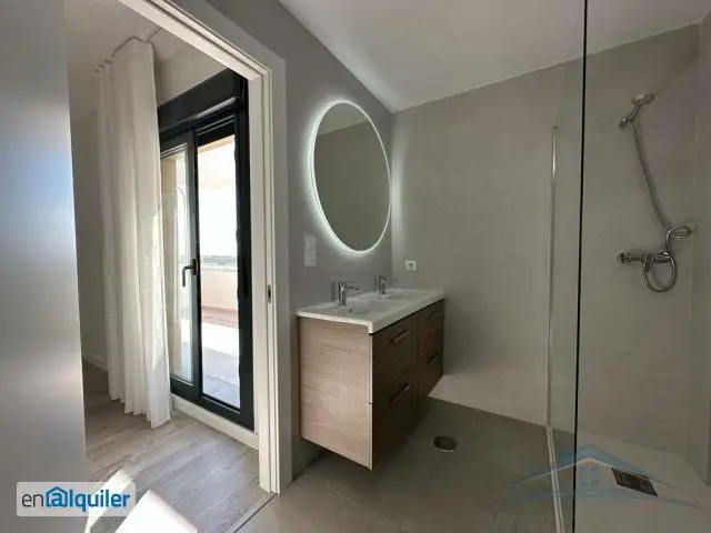 Chalet en Alquiler en Almería 4 Dormitorios 3 Baños Jardin Piscina