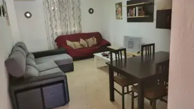 Apartamento en alquiler en Frente A La Academia de La Guardia Civil .