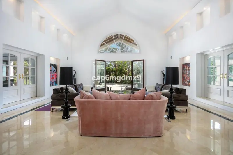 Casa-Villa de 6 Dormitorios alquiler Nueva Andalucia, España
