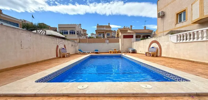 Villa Pareada en Los Altos Orihuela Costa 3 Dormitorios Piscina Comunitaria