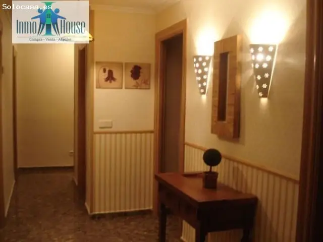 Amplio Piso en Albacete con Terraza y Piscina Comunitaria