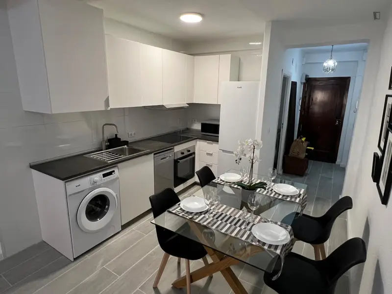Apartamento Renovado en Málaga - Cerca Universidades y Hospitales