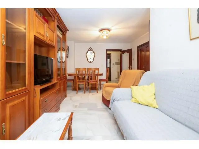 Piso en Venta Calle Santa Clotilde Junto a Hipercor con Garaje y Trastero