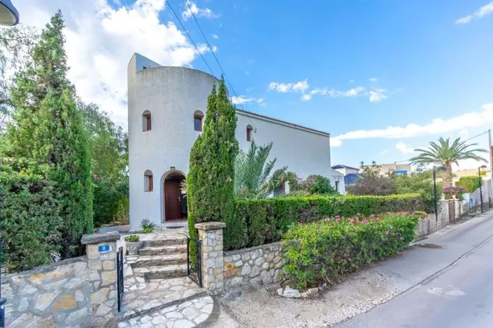 6 Bed Villa for sale